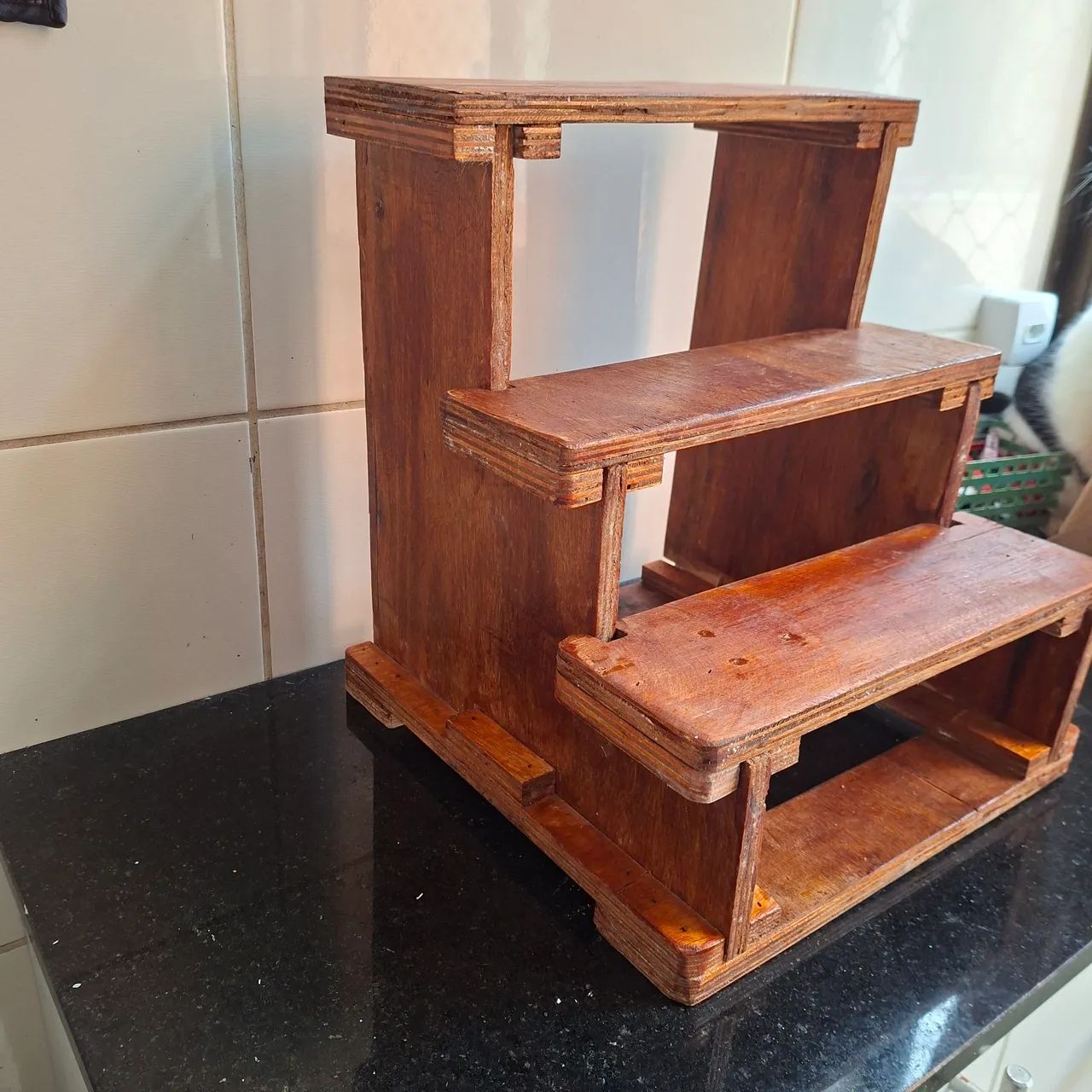 ESCADA EXPOSITORA DE MADEIRA DE MESA - Foto 2