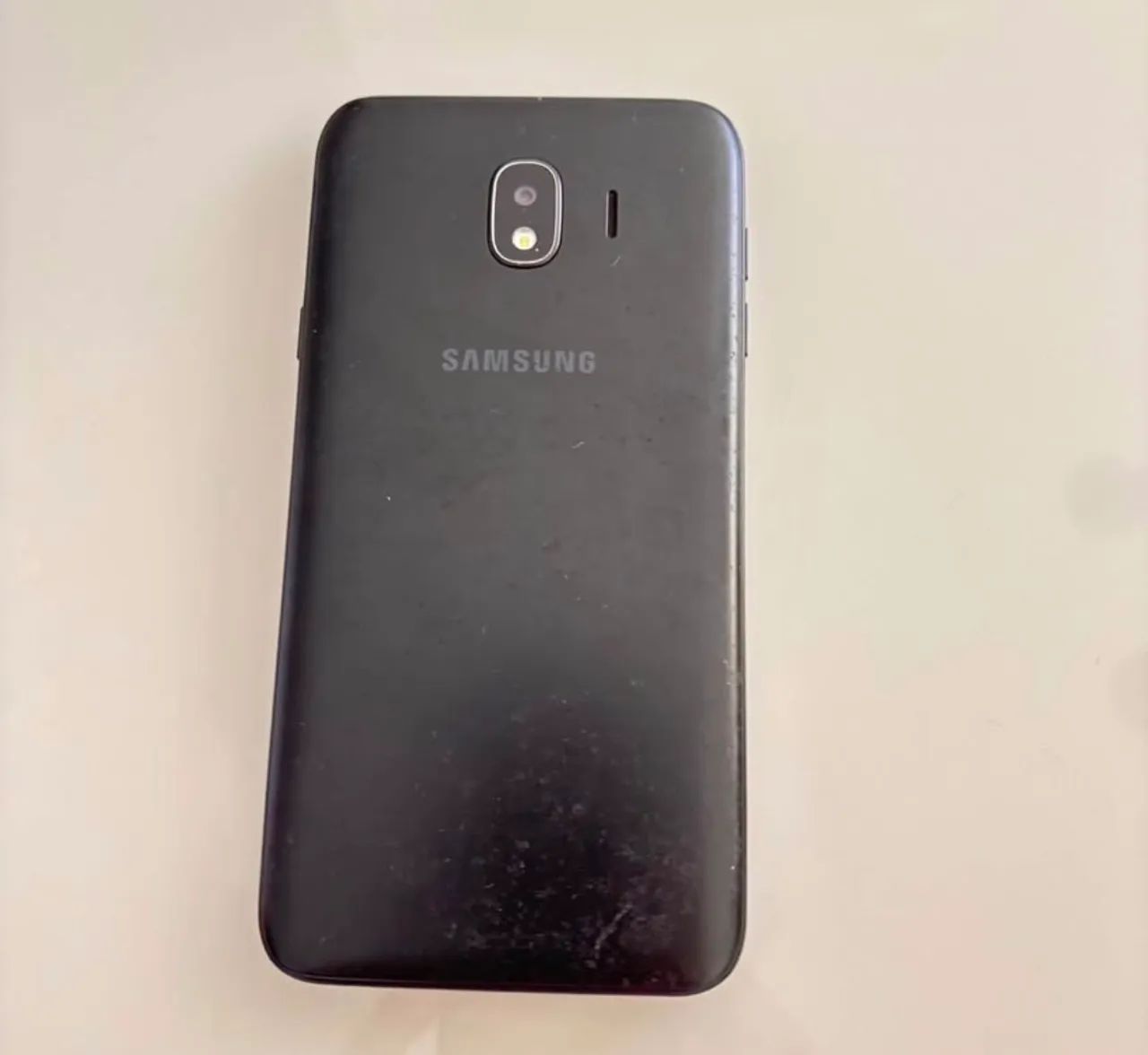 Celular J4
