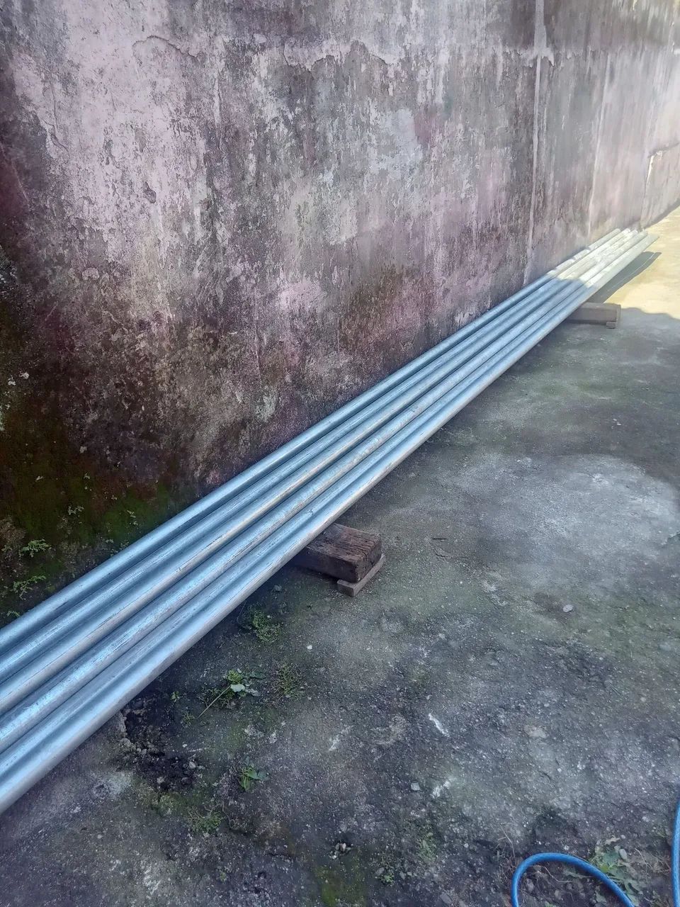 Vendo  Tubos de ferro  Galvanizados com 6 metros de comprimento  ,de 2  polegadas  cada  . - Foto 3