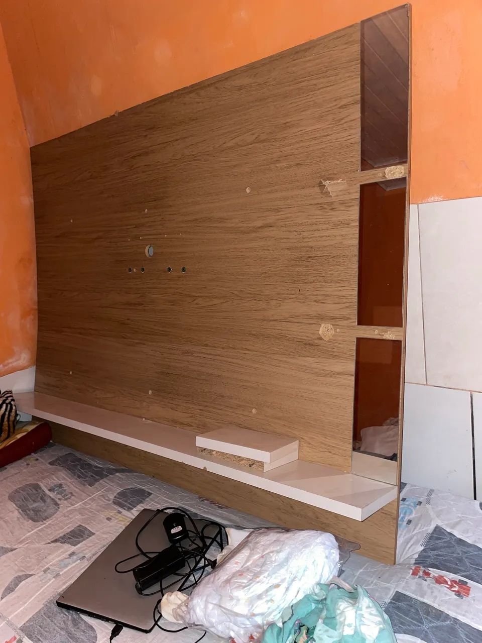 Painel grande, com espelhos e prateleiras - Foto 4