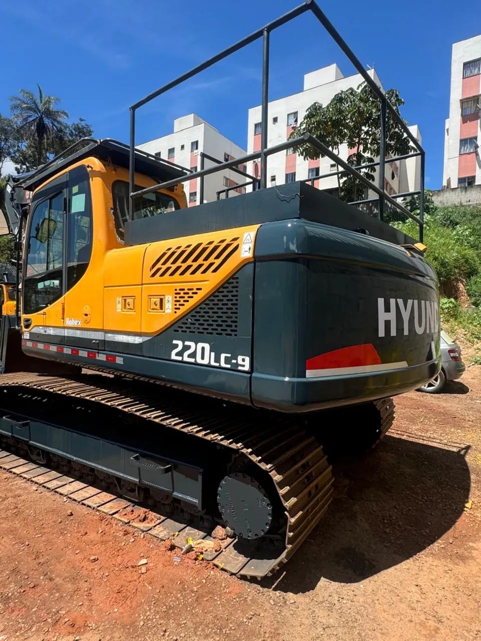 ESCAVADEIRA HYUNDAI 220 22 toneladas  - Foto 2