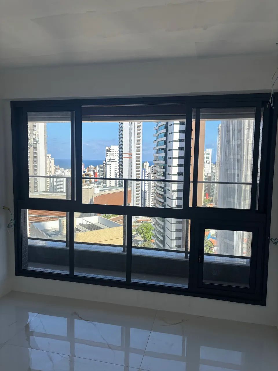 Esquadria com janela para quarto 2,80x 2,30 - Foto 2