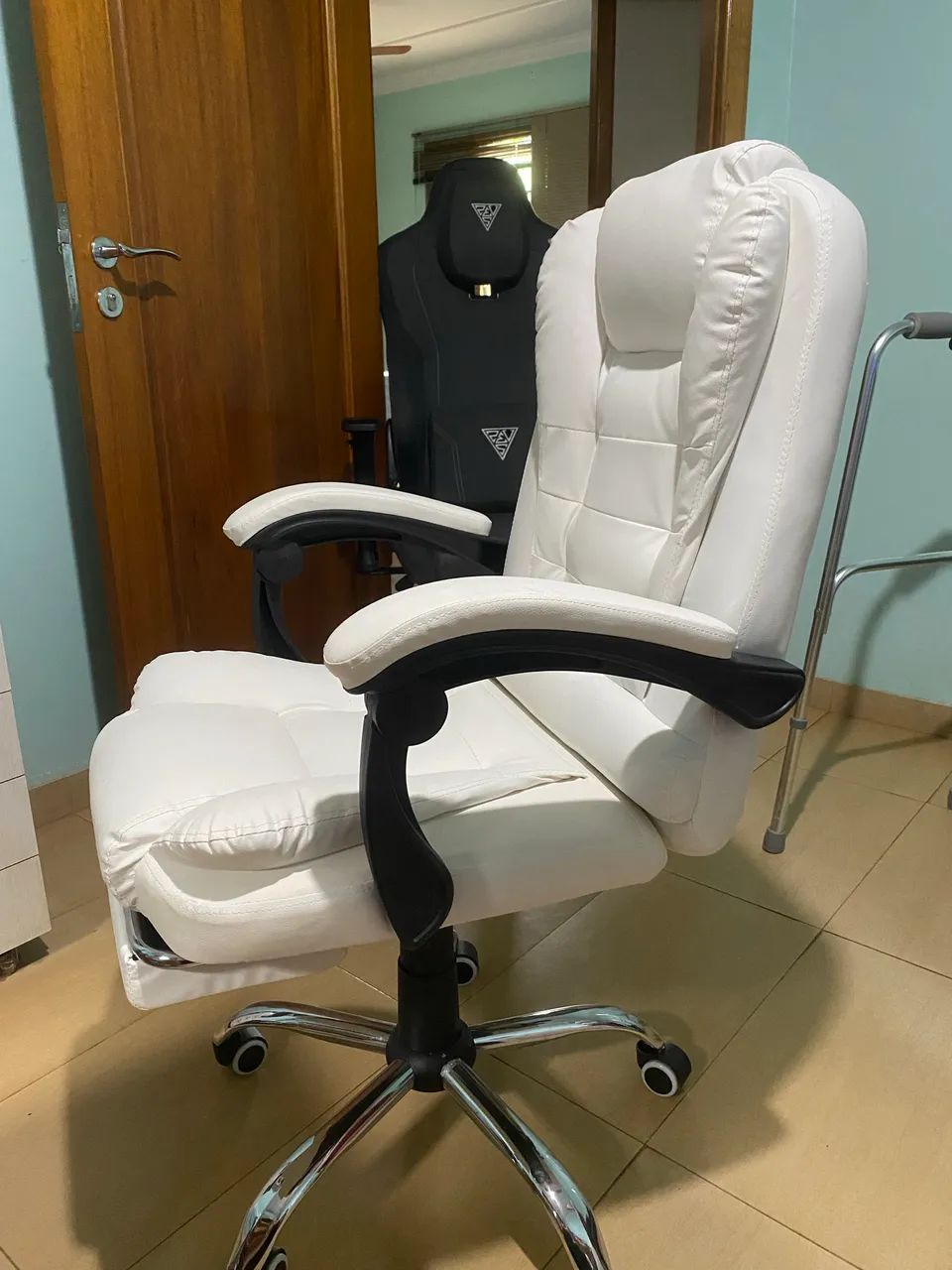 Cadeira escritório couro branco  - Foto 5