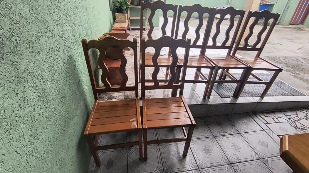 Mesa com 6 cadeiras de Madeira maçissa  - Foto 2