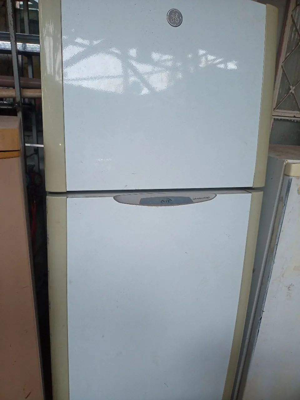 Vendo ou troco geladeira 