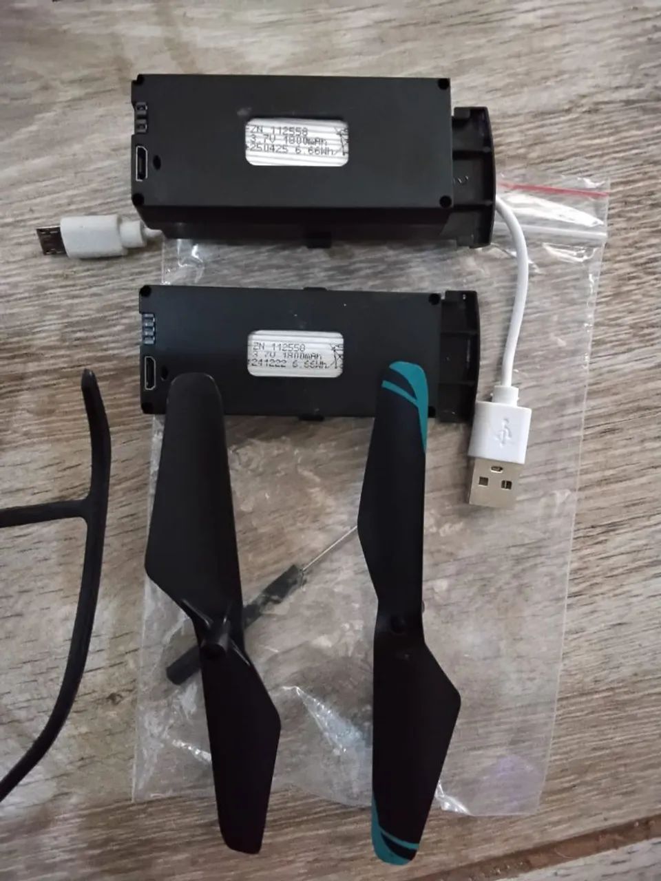 Drone G6 2 baterias e 2 hélices extras, NÃO TEM CÂMERA.  - Foto 2