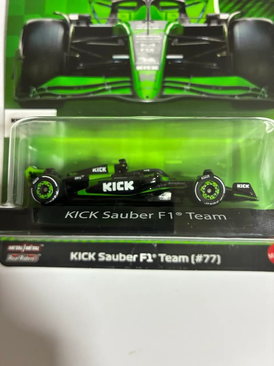 Hot Wheels Premium F1 Kick Sauber #77 2024 - Foto 2