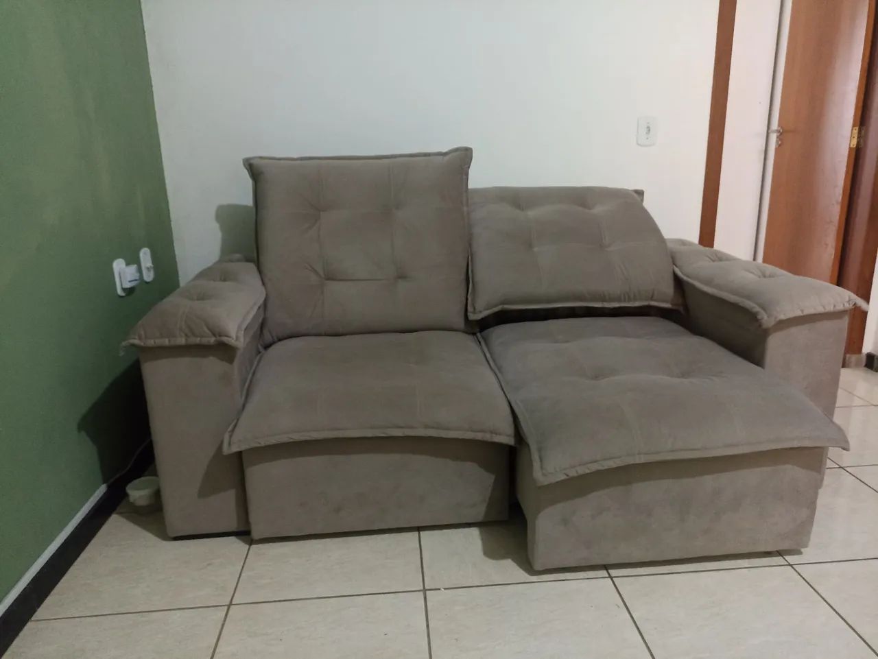 Sofá 2 Lugares Retrátil e Reclinável