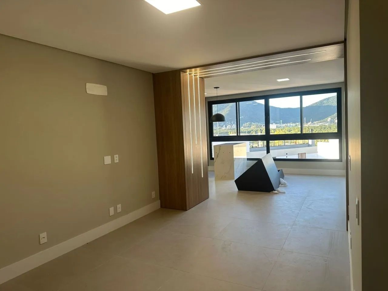 Apartamento com 3 suítes e 4 vagas para alugar em Florianópolis - Foto 2