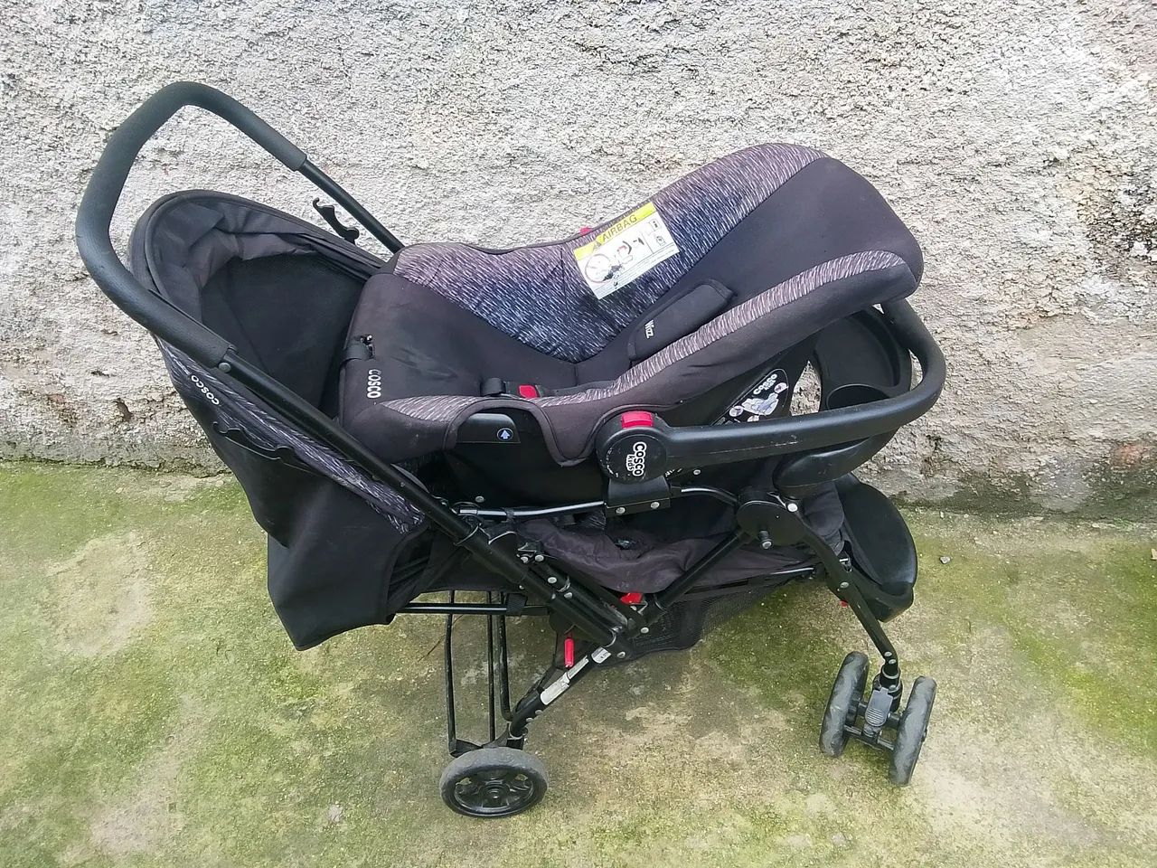 Vendo Carrinho com bebê Comforto  400 reais - Foto 4