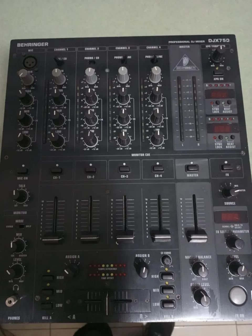Mixer DJ 