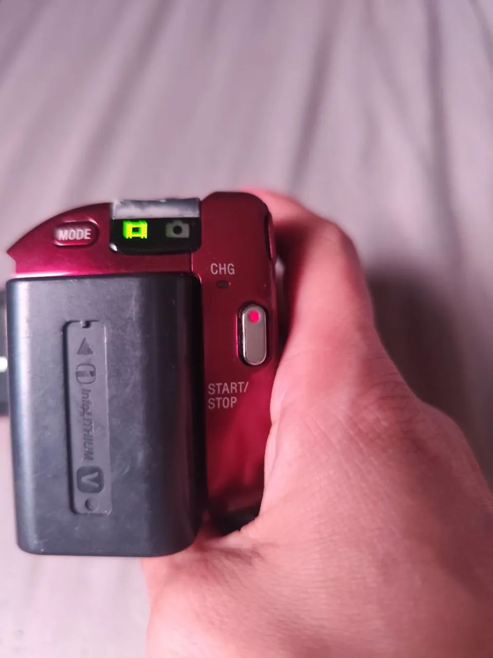 Sony Handycam DCR-SR68 vermelha com defeito  - Foto 4