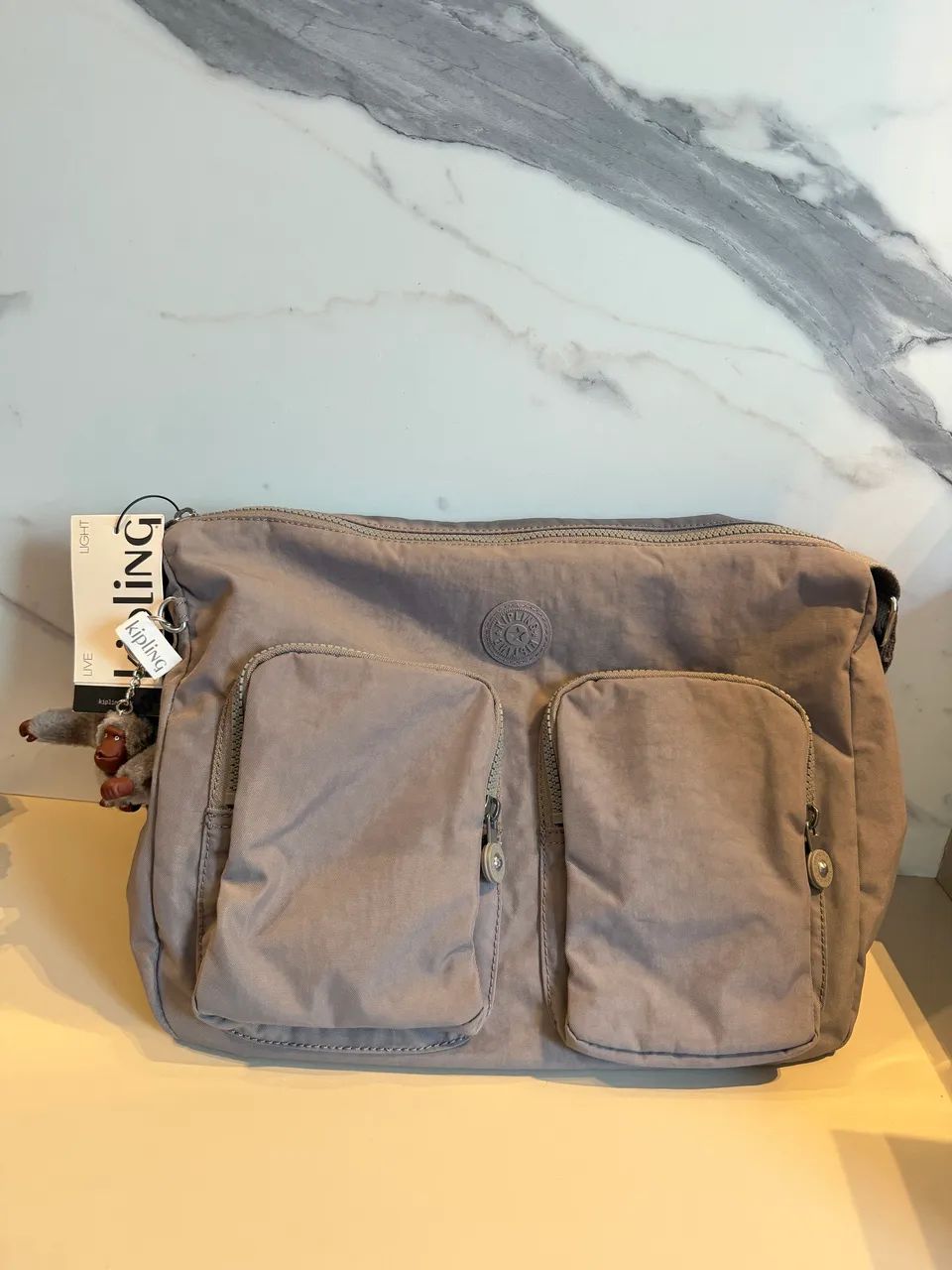 Bolsa Kipling Sidney Cool Grey Tonal Original com Etiqueta - Foto 2