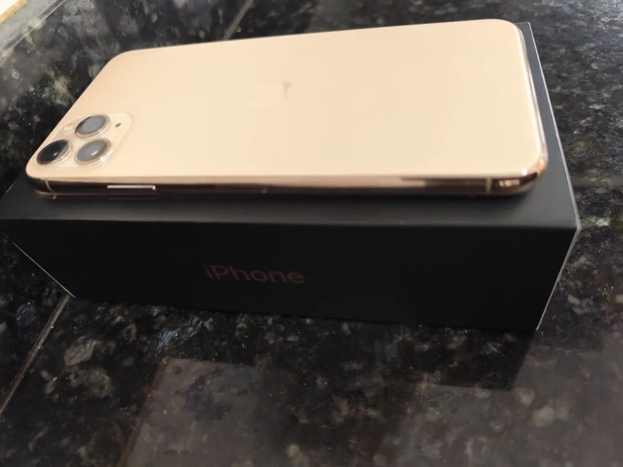 Vendo ou troco iPhone 11 PRO MAX 256GB IMPECÁVEL  - Foto 5