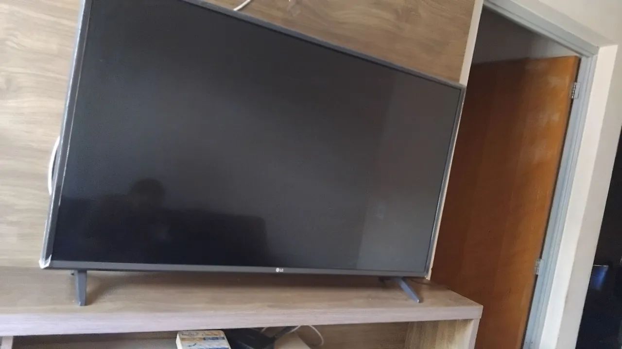 Vendo TV LG 43 polegadas, modelo 43LJ5550, tela Full HD - Foto 2