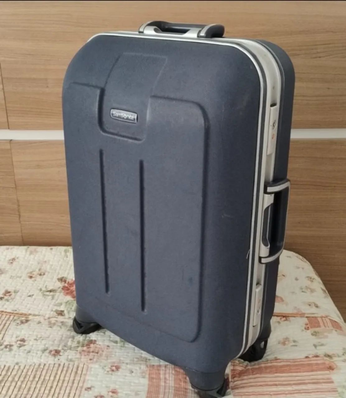 Mala Samsonite média em metal