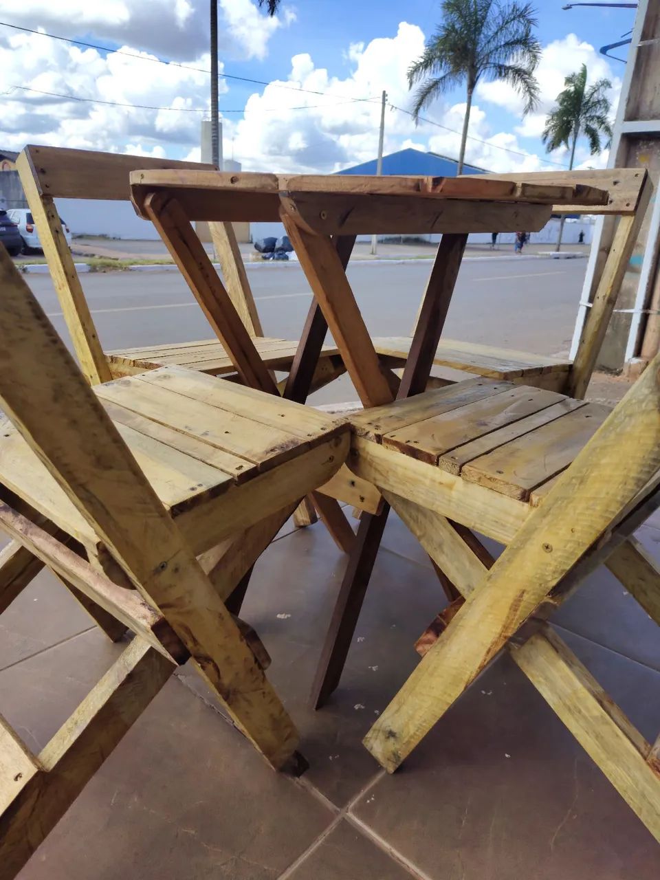 CONJUNTO ARTESANAL DE MESA COM CADEIRAS ( PALLETS ) - Foto 5