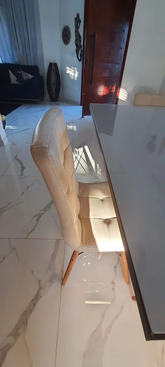 Mesa de jantar quadrada com 4 cadeiras - Foto 2