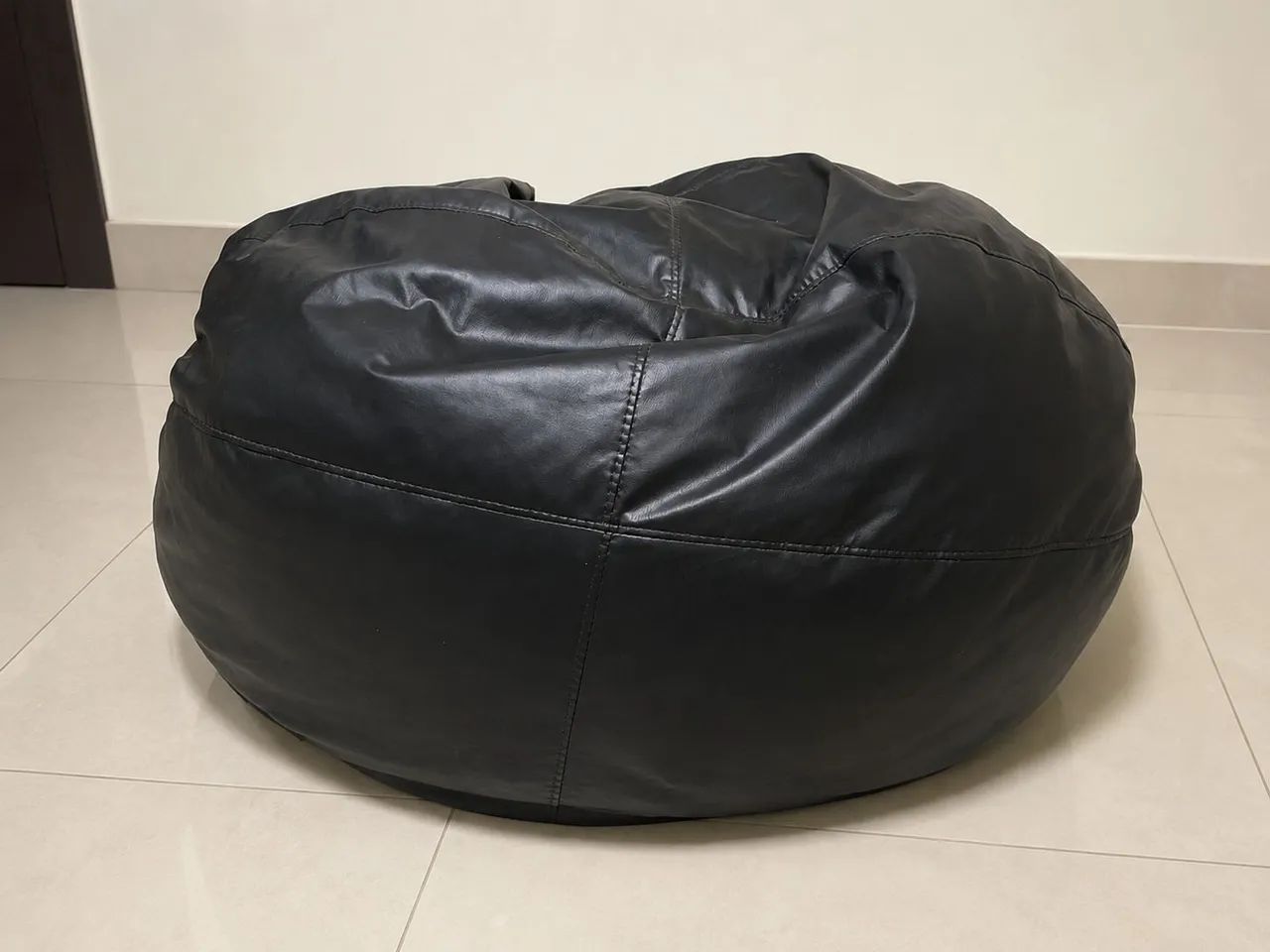 Puff Grande Preto em Couro Sintético - 120 cm