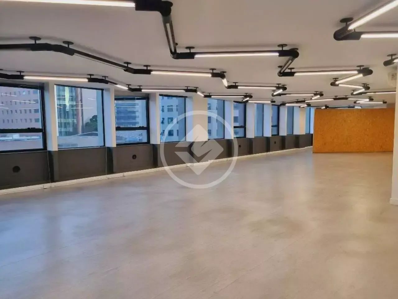 Laje comercial / Sala comercial com 286m2 - 6 vagas e um incrível Rooftop - Vila Olimpia c