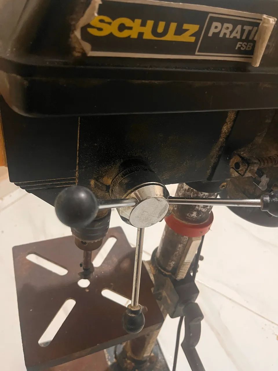 Furadeira de bancada 428514502384046080