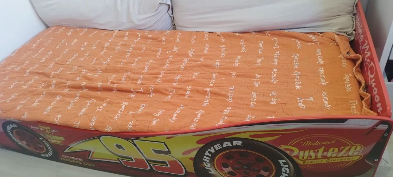 Cama infantil carro