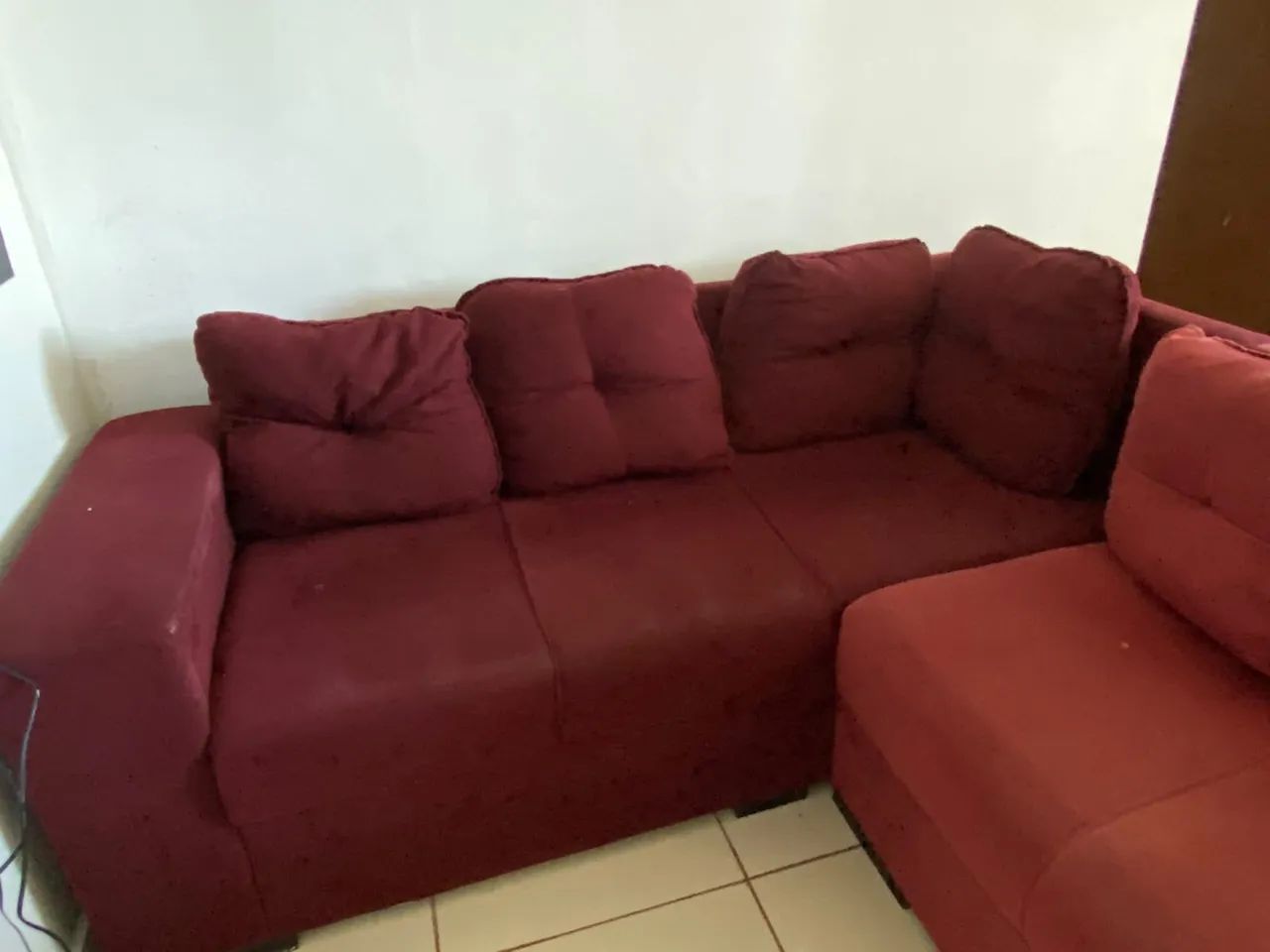 Sofá cor vinho