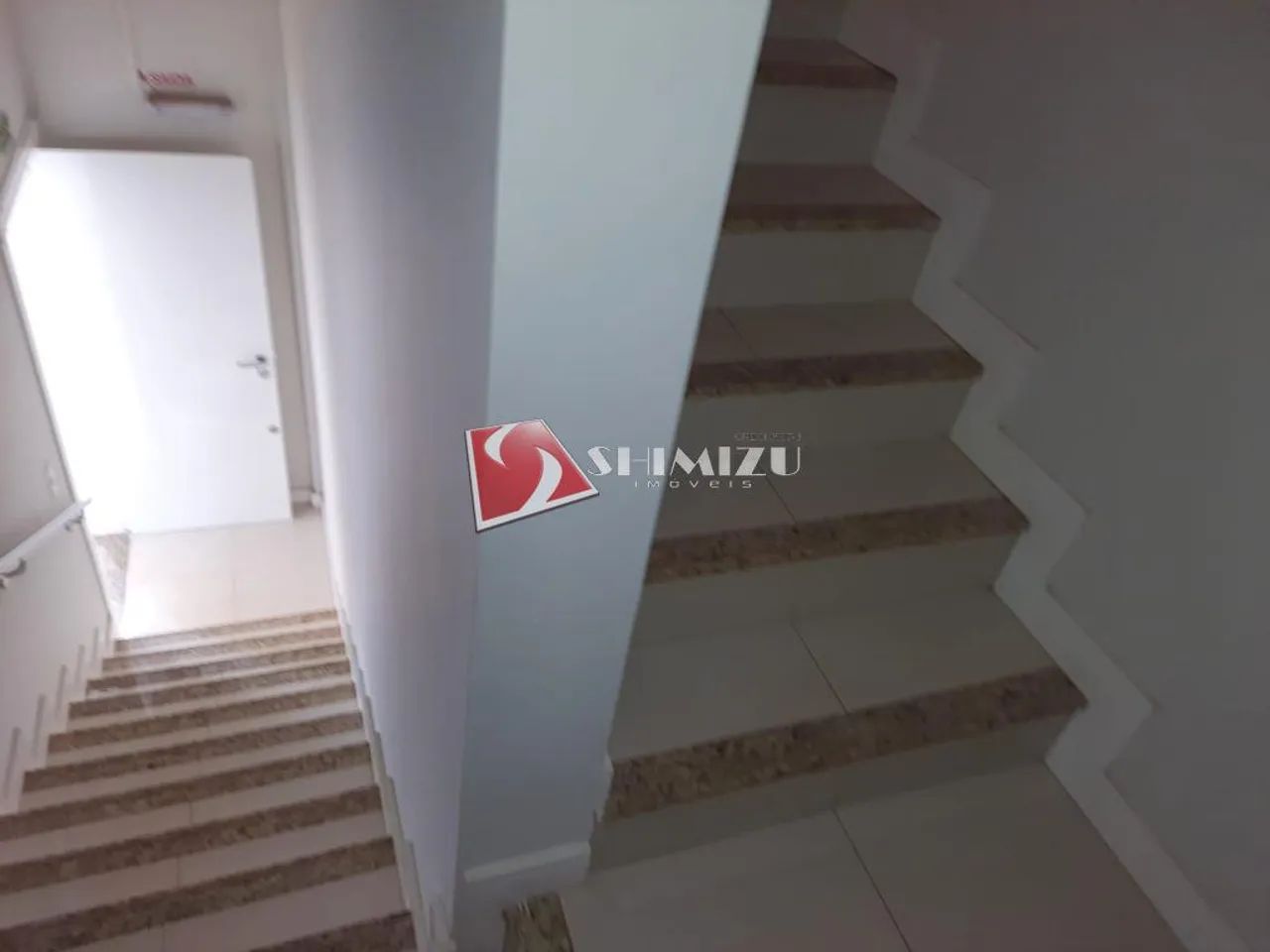 Sobreloja para alugar em Maringá, Zona 03, com 3 quartos, com 153 m² - Foto 2