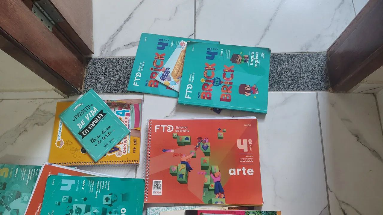 Coleção de livros do quarto ano do ensino fundamental. FTD sistema de ensino. Sesc