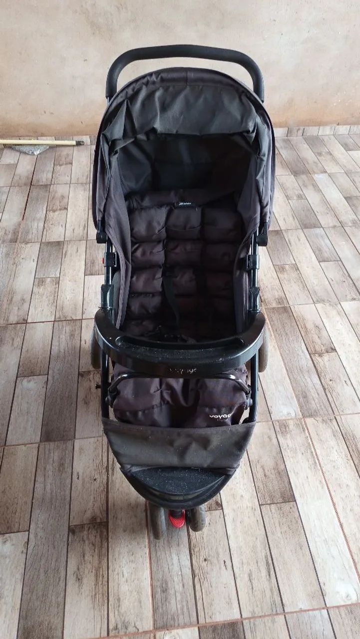 Carrinho de bebe com bebe conforto  - Foto 2