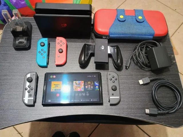 Switch OLED completo + 2 pares de Joy-Con + caixa