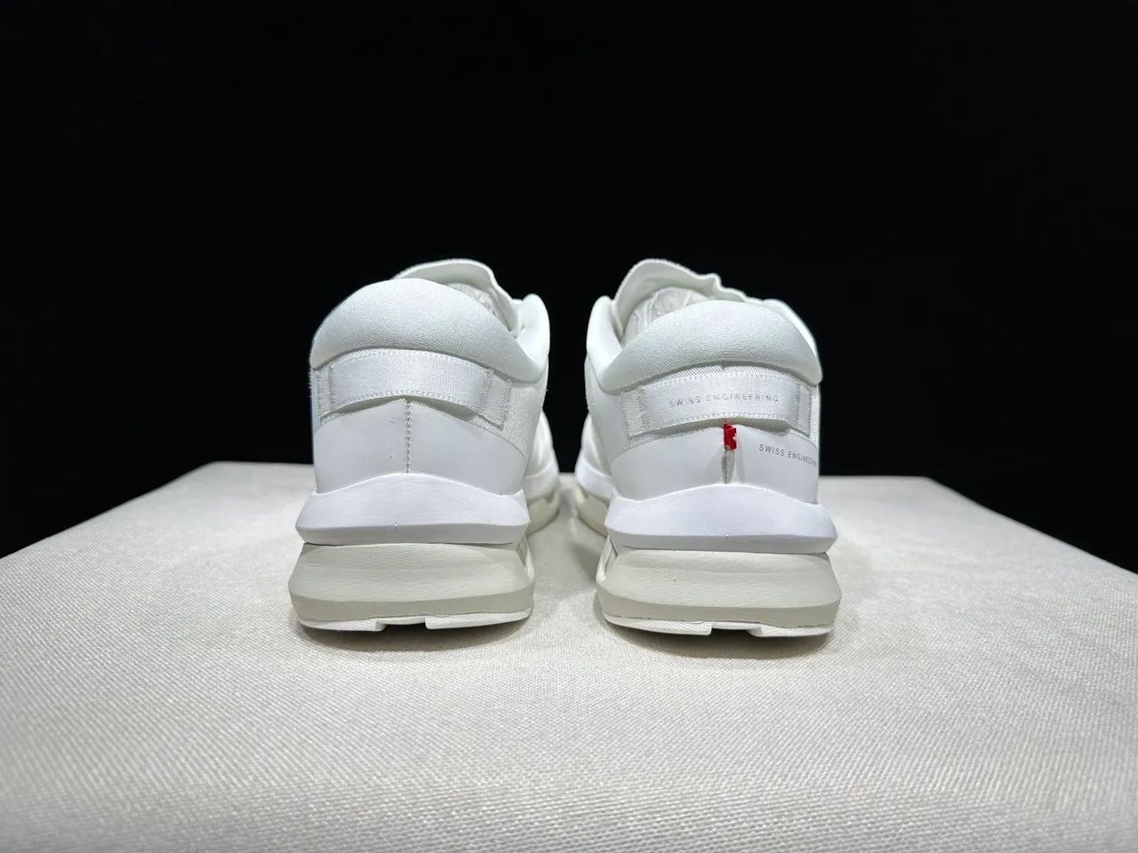 Tênis on cloudzone 41/42 branco  - Foto 4