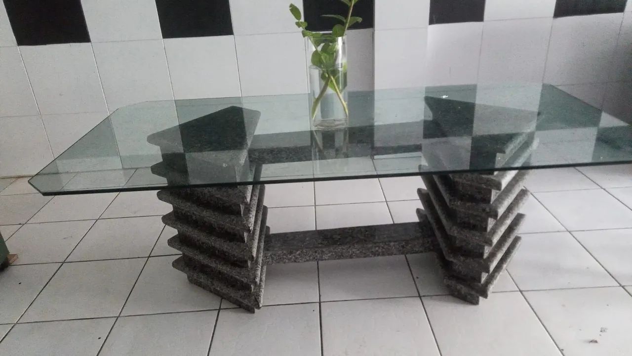 Vende-se mesa  e aparador em granito em perfeito estado 