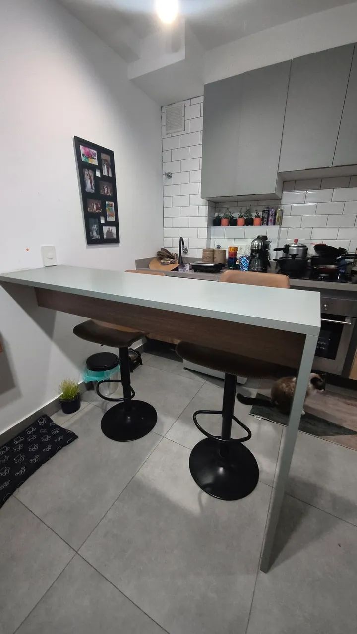 Bancada com duas banquetas 