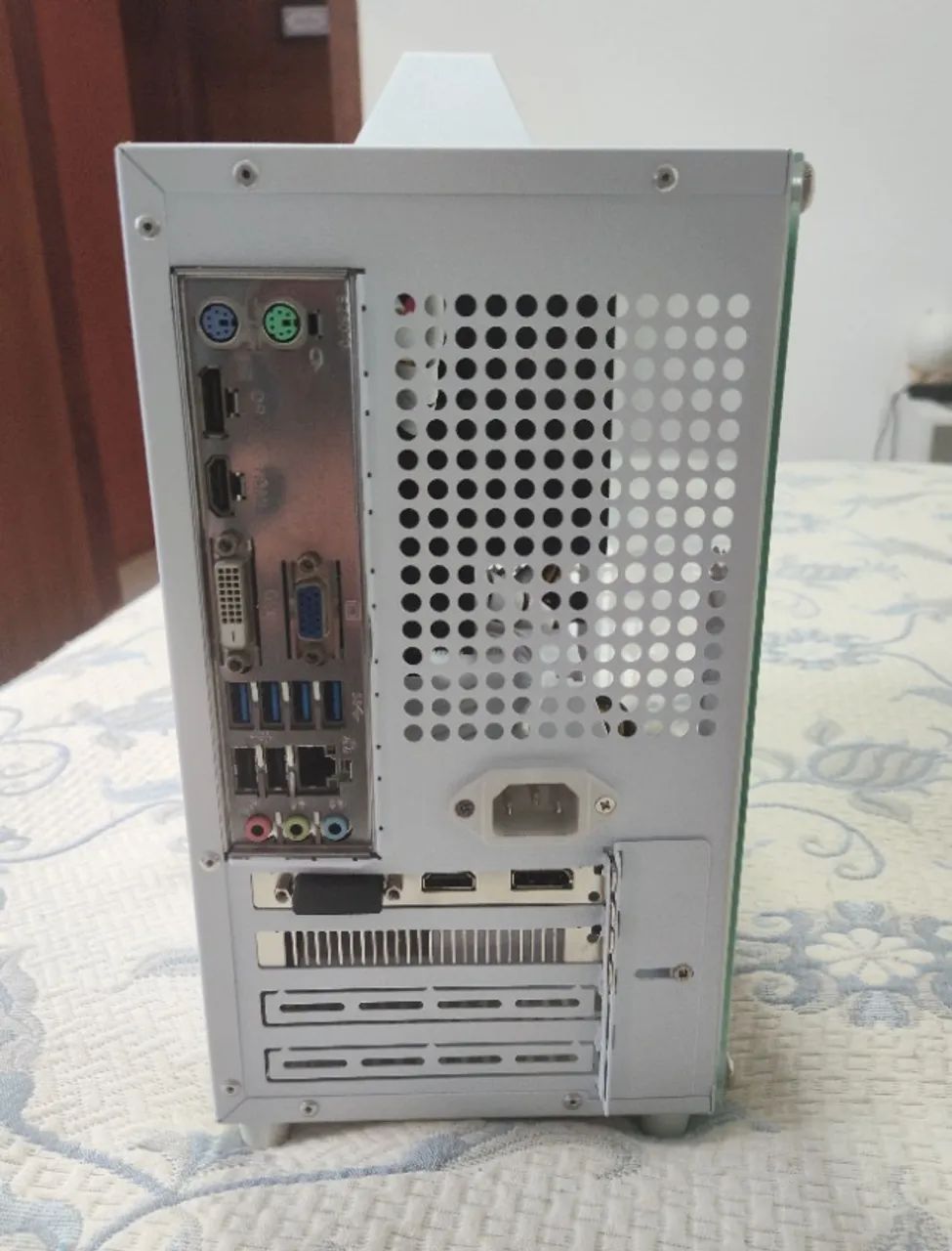 Pc Gamer com processador Xeon E3-1265L V3 16GB SSD 128GB HD 2TB