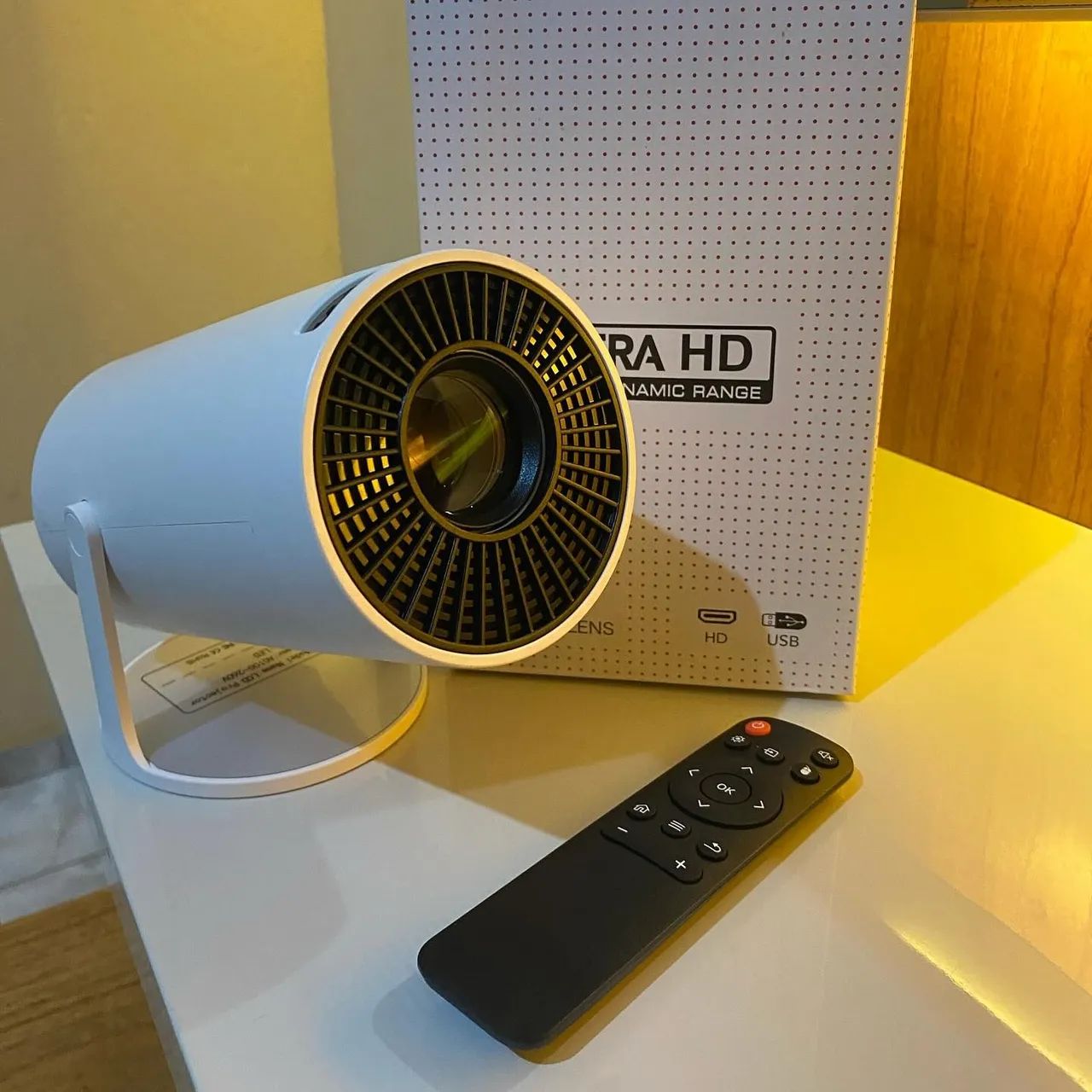 Projetor portátil 4K hy300