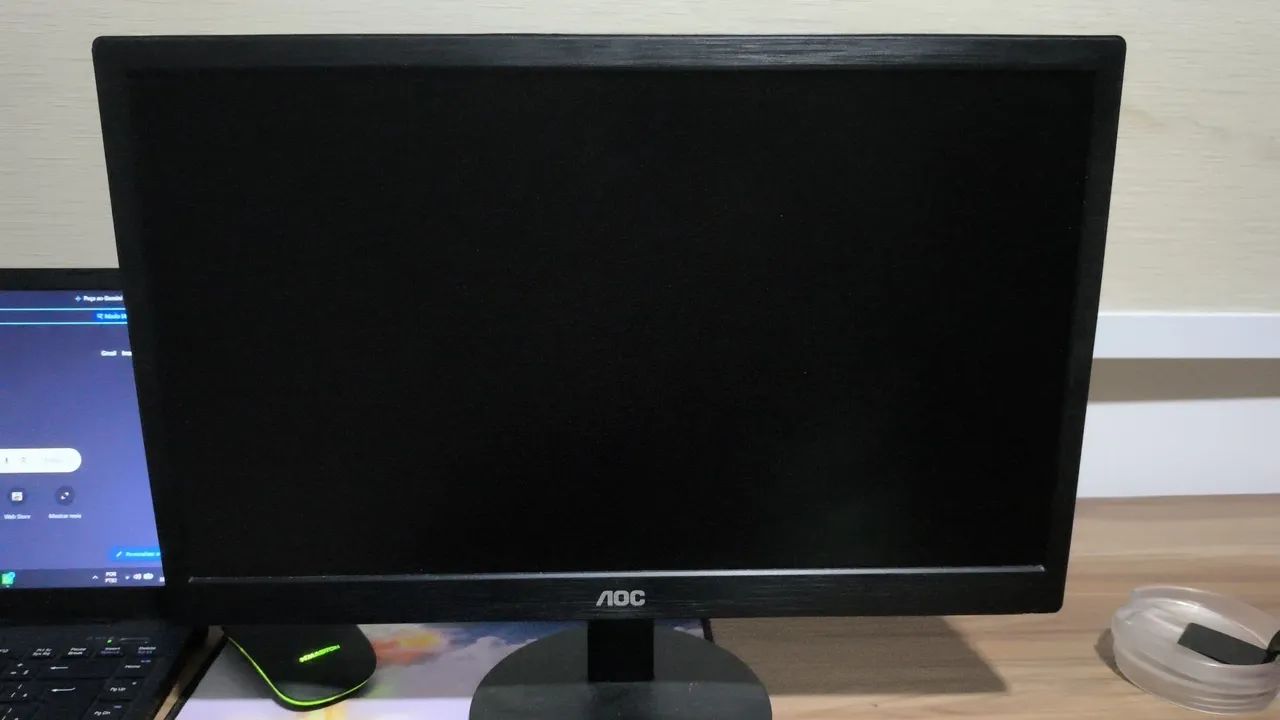 Monitor AOC e970Swnl.
