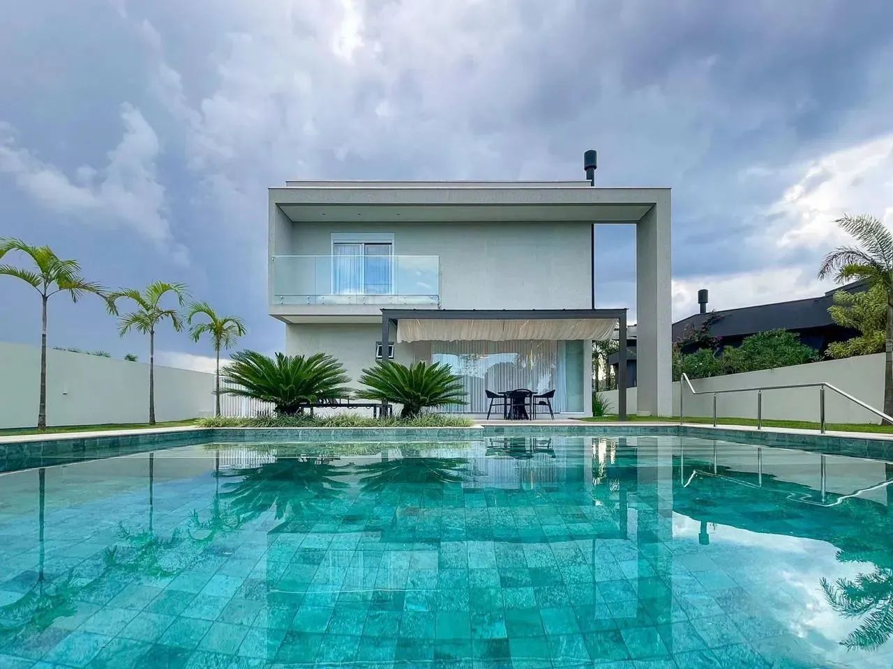 Imóvel para aluguel possui 450 metros quadrados com 4 quartos em Centro - Camboriú - SC