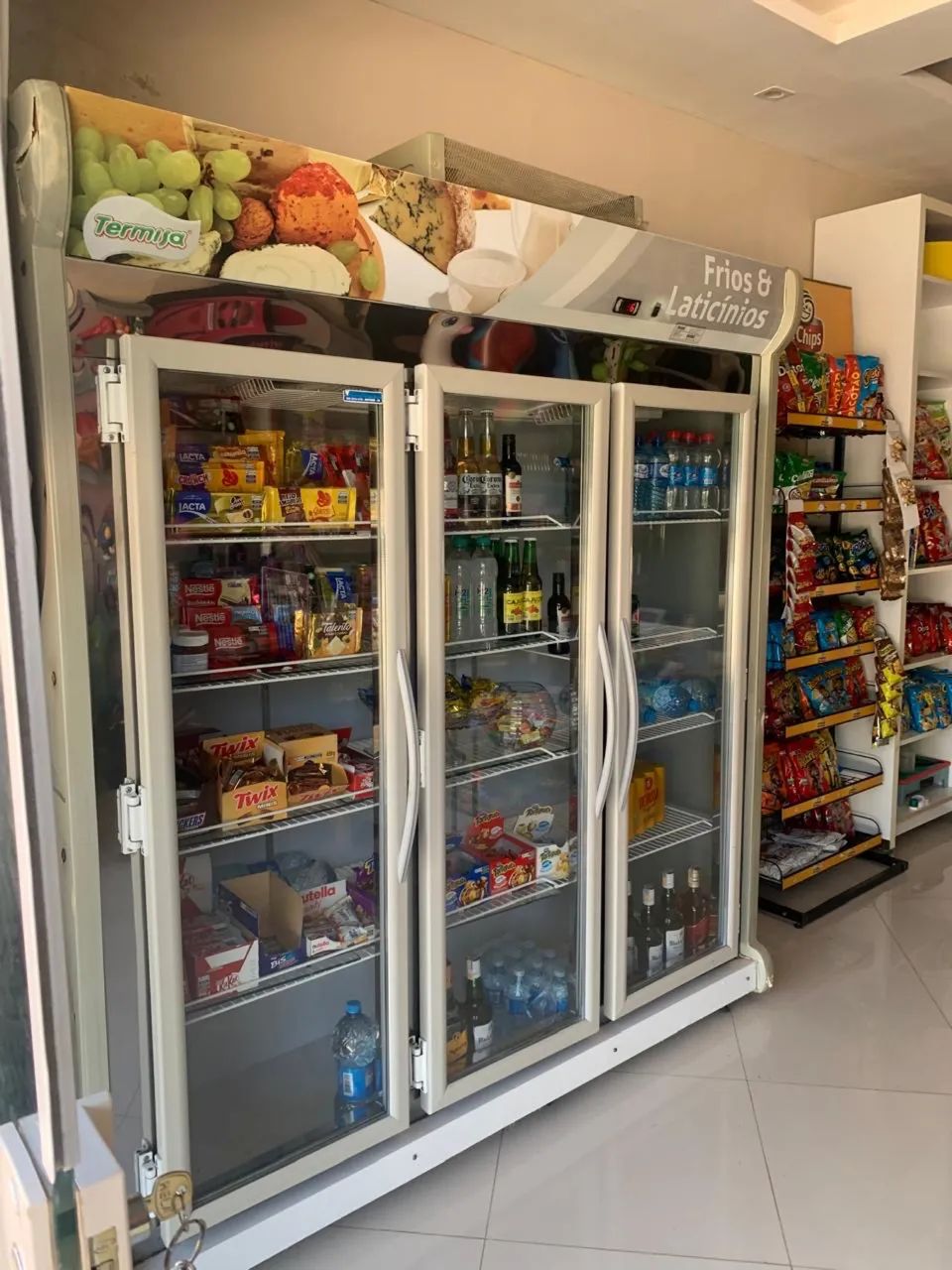 Expositor Refrigerado Comercial 3 Portas - Único Dono - Foto 2
