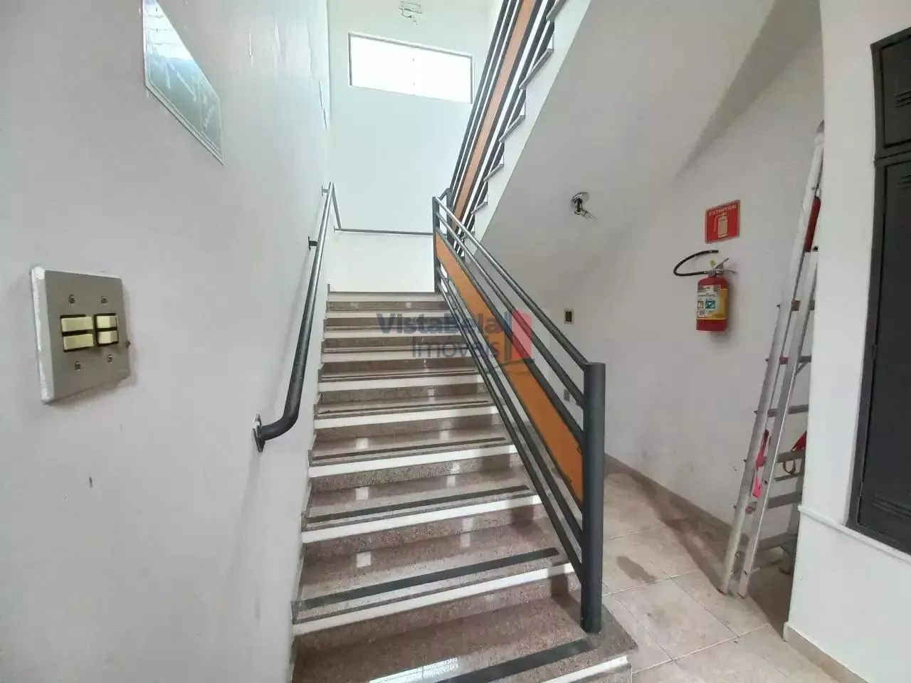 Sala Comercial para Aluguel | 61 m² no Centro, Pindamonhangaba  1 banheiro - Foto 2