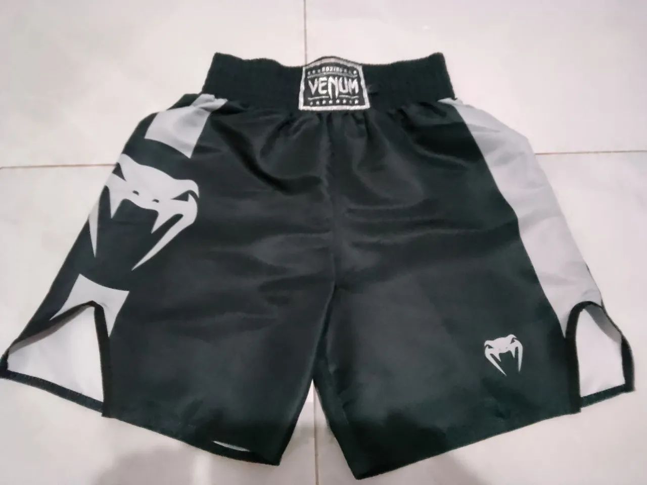 Venum short boxe 