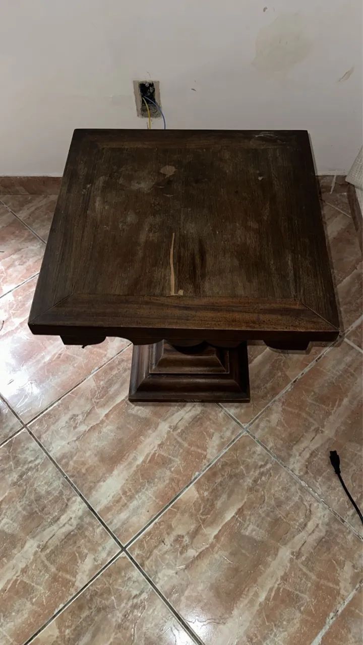 Mesinha de madeira 