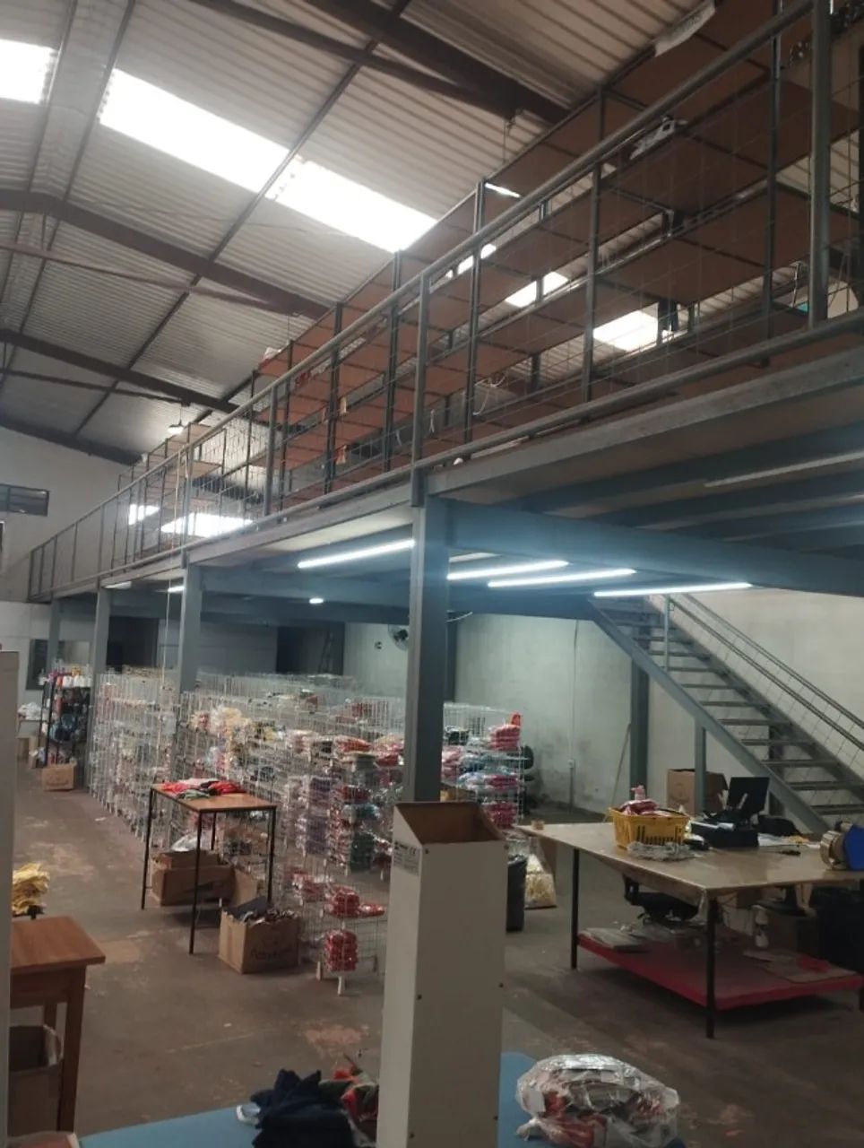 MESANINO COM ELEVADOR DE CARGA - Foto 3