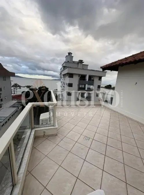Cobertura 2 dormitórios em Coqueiros com vista para o mar - Foto 5