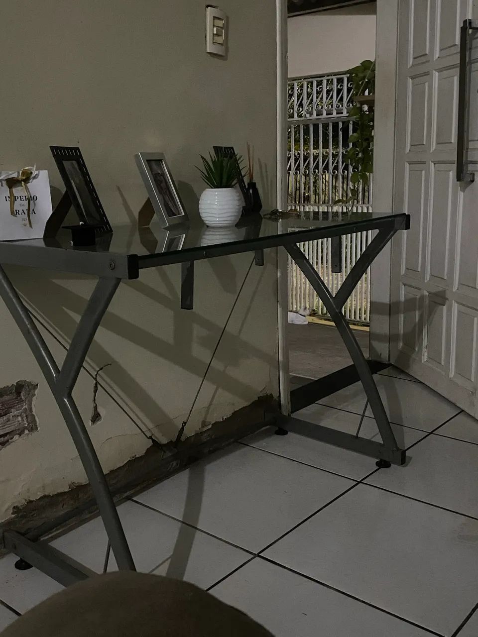 Mesa de estudo e aparador