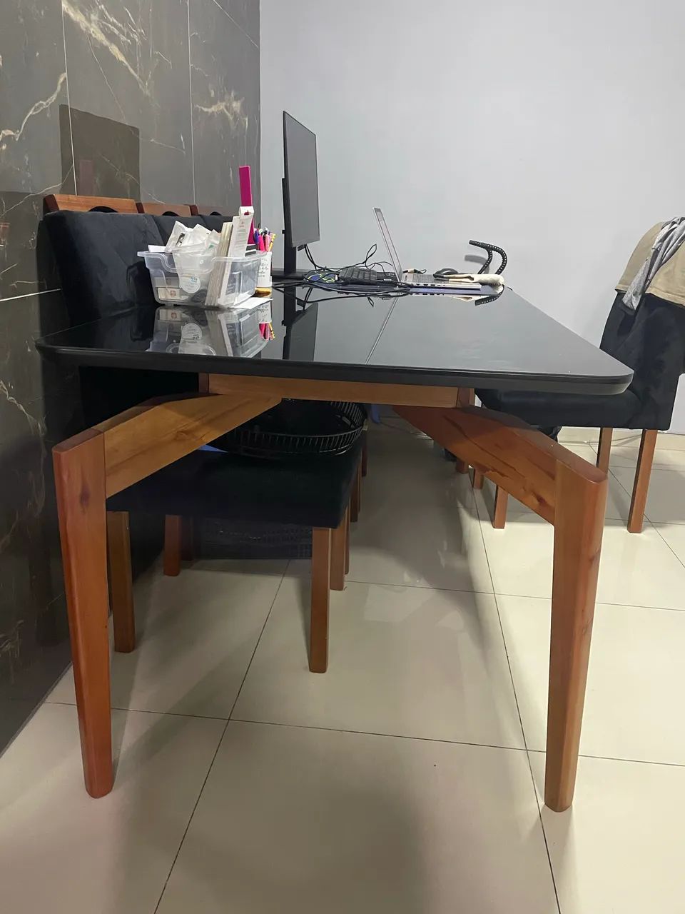 Mesa + 6 cadeiras - tampo de vidro e pés Madeira maciça - Foto 2