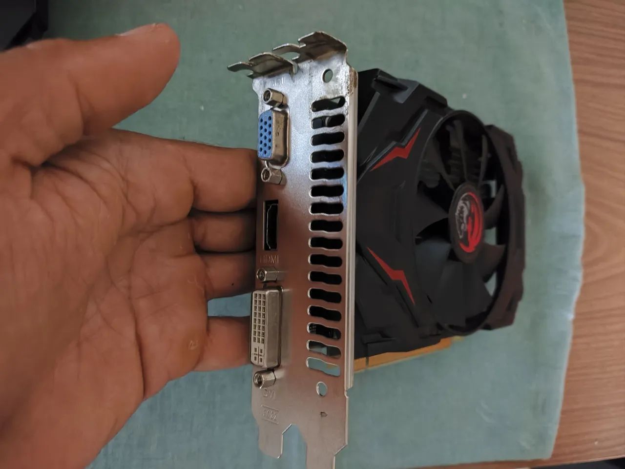Placa de vídeo AMD HD 6570 4GB - Foto 2