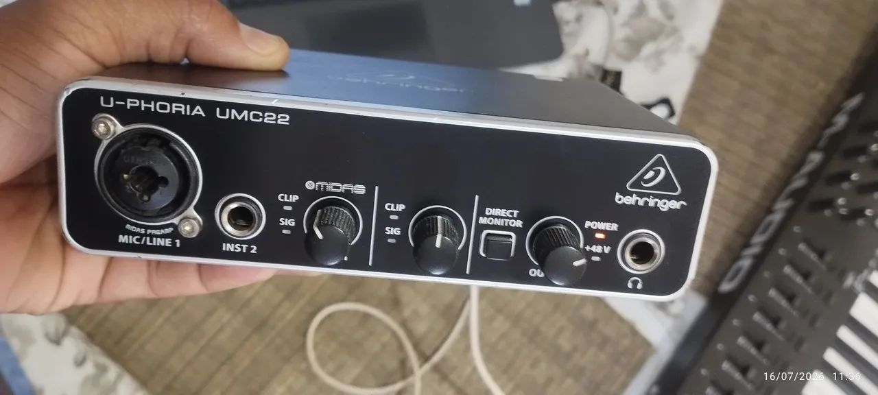 Interface de áudio USB  UMC22 Behringer
