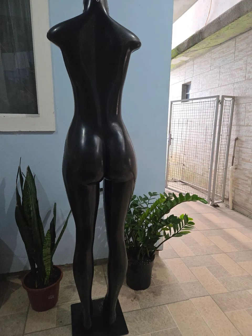 Manequim preto Feminino com base - Foto 4