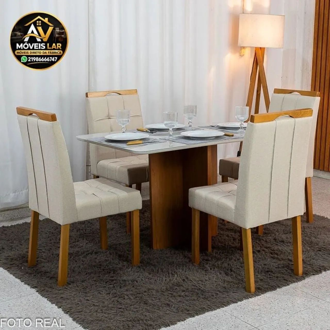 Mesa de jantar com 4 cadeiras 
